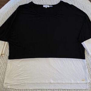 Calvin Klein Women’s Plus Size Colorblock Top – Modern Minimalist, Gold Zip Deta